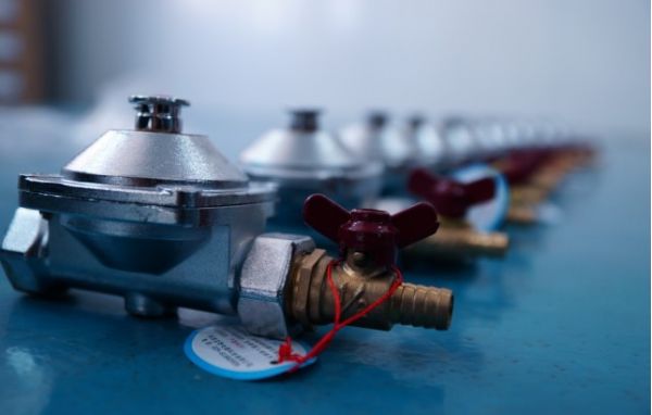 天然氣報(bào)警器一定要帶切斷閥嗎?